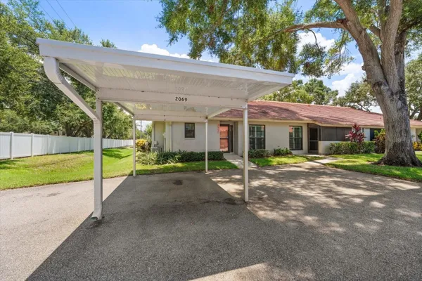 Property Slideshow image 3 of 30 | 2069 lakeview dr, Clearwater, FL, 33763
