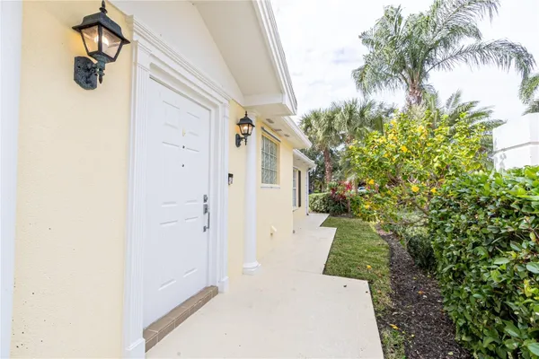 Property Slideshow image 3 of 54 | 8876 estepona ct, Sarasota, FL, 34238