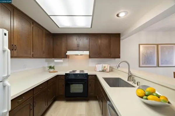 Property Slideshow image 2 of 38 | 1348 rockledge ln 4, Walnut Creek, CA, 94595