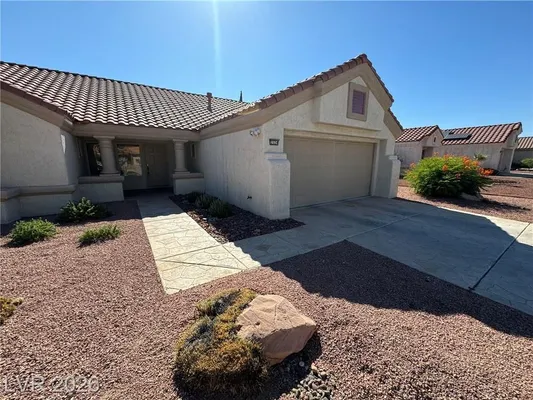 Property Slideshow image 2 of 39 | 2524 desert glen dr, Las Vegas, NV, 89134