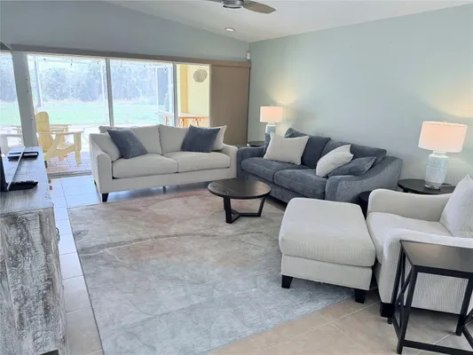 Property Slideshow image 2 of 25 | 2121 burgos dr, Sarasota, FL, 34238