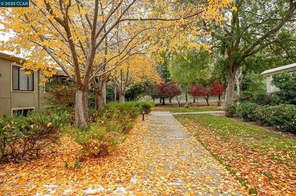 Property Slideshow image 2 of 31 | 1131 oakmont dr 6, Walnut Creek, CA, 94595