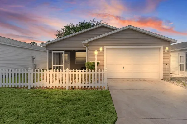 Property Slideshow image 2 of 38 | 8201 se 169th palownia loop, The Villages, FL, 32162