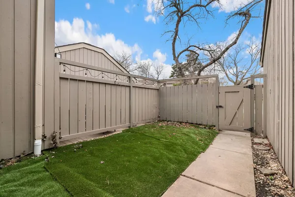 Property Slideshow image 2 of 27 | 1331 oak hill rd, Lake Barrington, IL, 60010