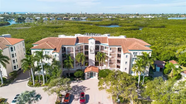 Property Slideshow image 2 of 58 | 5420 eagles point cir 304, Sarasota, FL, 34231