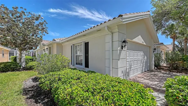 Property Slideshow image 2 of 86 | 5579 modena pl, Sarasota, FL, 34238