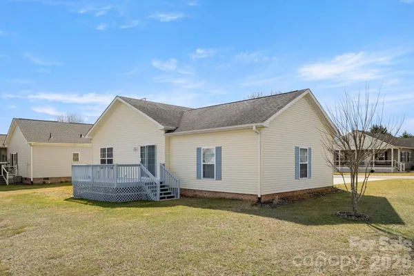 Property Slideshow image 3 of 20 | 403 sassafras dr, Hendersonville, NC, 28739