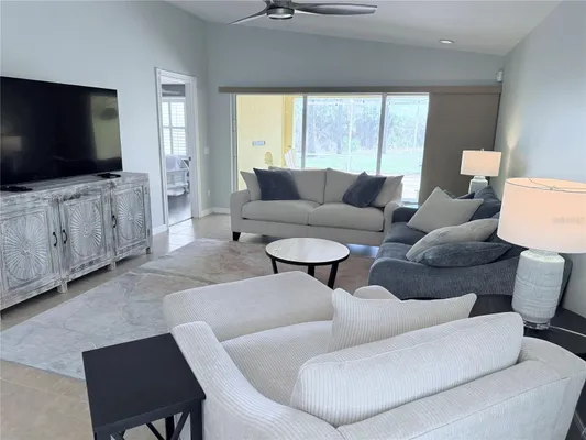 Property Slideshow image 3 of 25 | 2121 burgos dr, Sarasota, FL, 34238