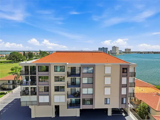 Property Slideshow image 2 of 59 | 6104 palma del mar blvd 404, St Petersburg, FL, 33715