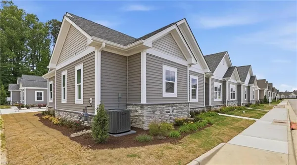 Property Slideshow image 3 of 37 | 2400 venture way b, Suffolk, VA, 23434