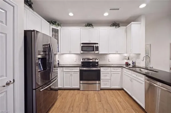 Property Slideshow image 2 of 50 | 1219 granton ter, Chesapeake, VA, 23322
