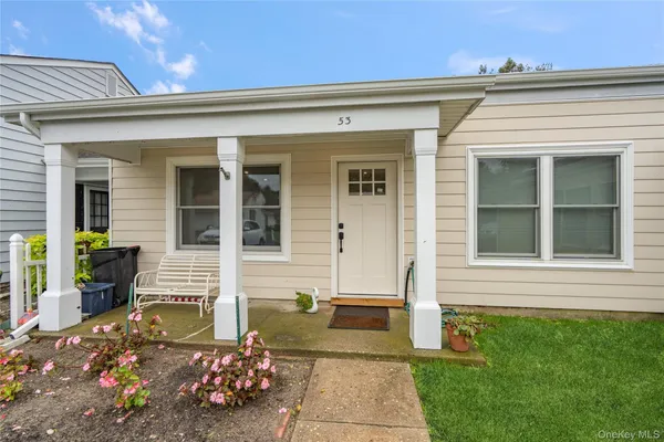 Property Slideshow image 3 of 29 | 53 freedom ln, Coram, NY, 11727