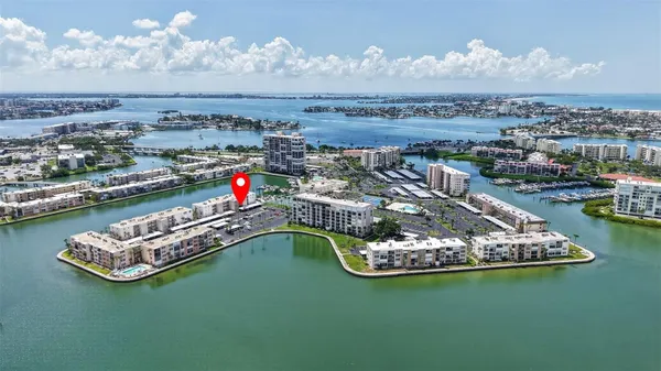 Property Slideshow image 2 of 30 | 7625 sun island dr 103, South Pasadena, FL, 33707
