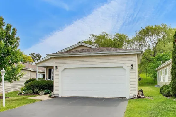 Property Slideshow image 2 of 37 | 3407 stretch run rd, Grayslake, IL, 60030