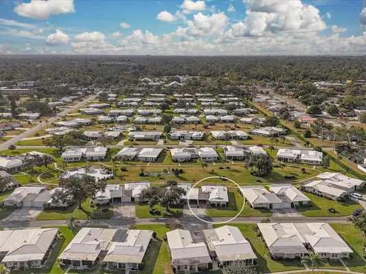 Property Slideshow image 2 of 47 | 3262 brockton ln 608, Sarasota, FL, 34239