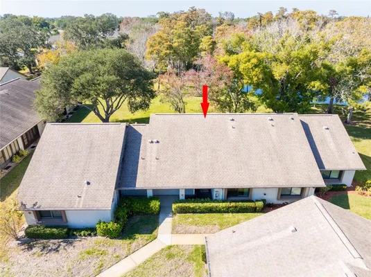 Property Slideshow image 2 of 32 | 2502 laurelwood dr # 3b, Clearwater, FL, 33763