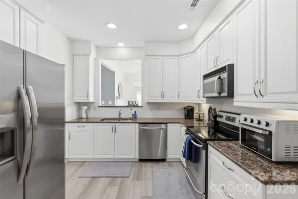 Property Slideshow image 3 of 19 | 2676 bellasera way, Matthews, NC, 28105