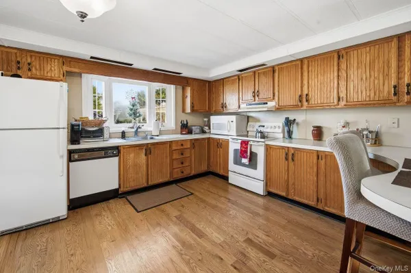 Property Slideshow image 3 of 27 | 19 dogwood ln, Manorville, NY, 11949