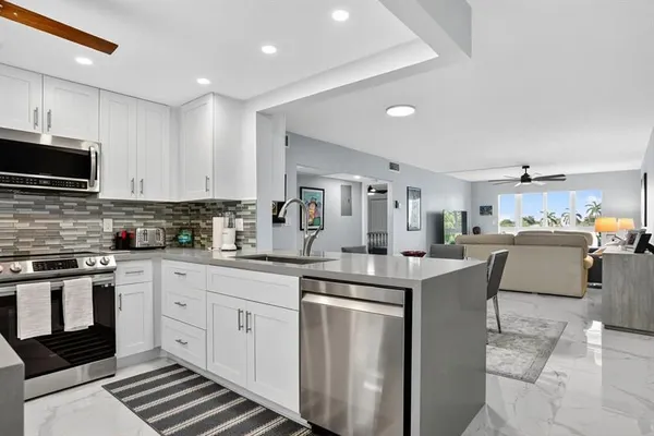 Property Slideshow image 3 of 44 | 3302 aruba way b4, Coconut Creek, FL, 33066