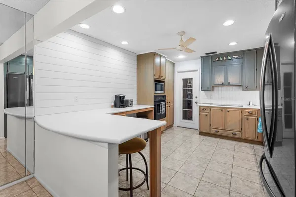 Property Slideshow image 3 of 68 | 5524 palm aire dr 5524, Sarasota, FL, 34243