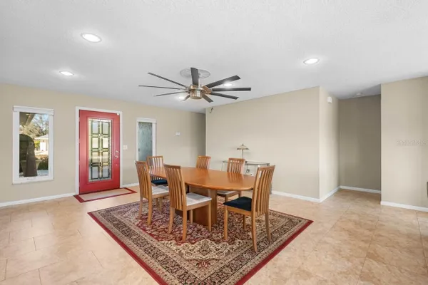 Property Slideshow image 3 of 37 | 2110 west view dr, Sun City Center, FL, 33573