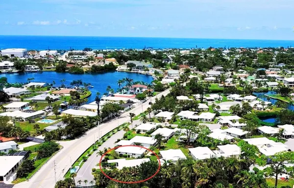 Property Slideshow image 3 of 62 | 214 fair winds dr # 214, Nokomis, FL, 34275