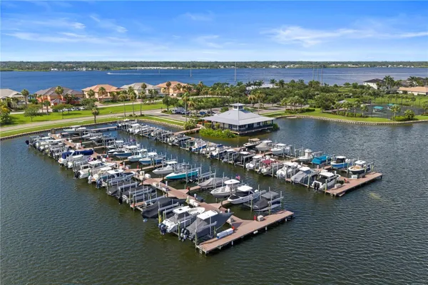 Property Slideshow image 3 of 69 | 1139 riverscape st 2, Bradenton, FL, 34208