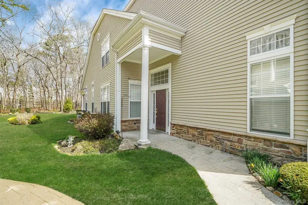 Property Slideshow image 2 of 46 | 11 ovation pl, Brookhaven, NY, 11941