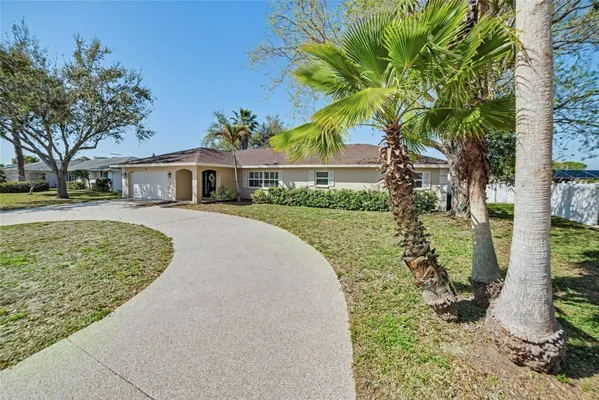 Property Slideshow image 3 of 32 | 7918 cypress lake dr, Sarasota, FL, 34243
