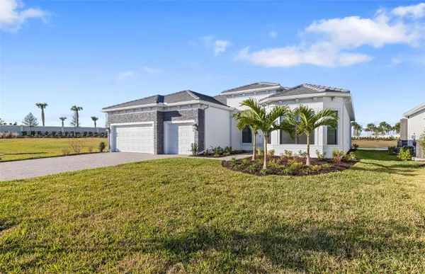 Property Slideshow image 3 of 43 | 5016 stoney point gln, Lakewood Ranch, FL, 34211