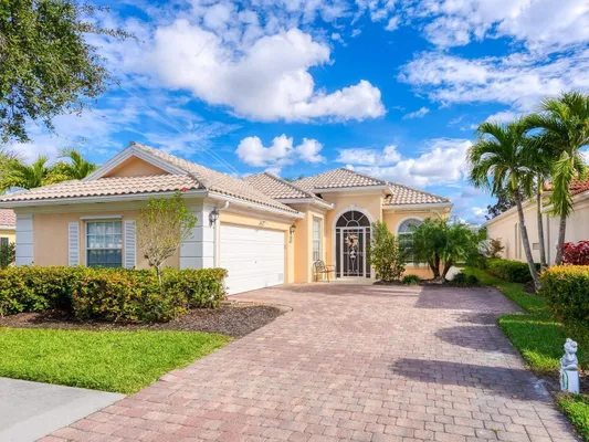 Property Slideshow image 2 of 45 | 7675 uliva way, Sarasota, FL, 34238