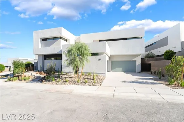 Property Slideshow image 2 of 70 | 33 falling ridge ln, Henderson, NV, 89011