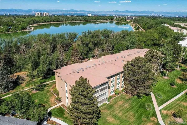 Property Slideshow image 2 of 18 | 725 s alton way unit 4d, Denver, CO, 80247