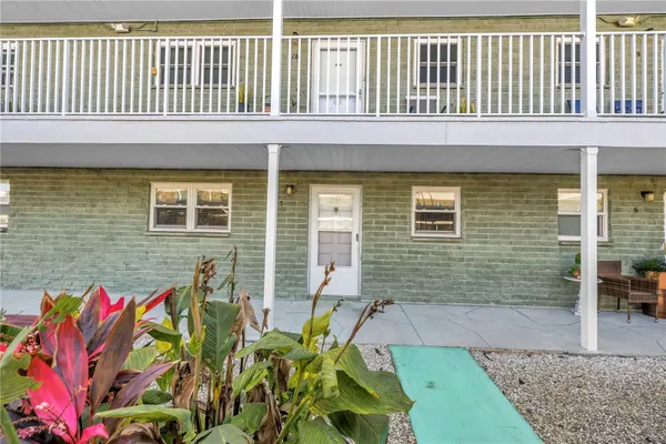 Property Slideshow image 2 of 45 | 5287 81st st n apt 5, St Petersburg, FL, 33709
