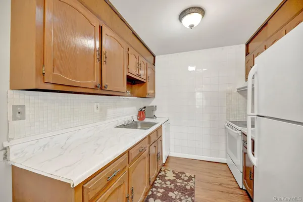 Property Slideshow image 3 of 16 | 279 berwick ct b, Brookhaven, NY, 11961