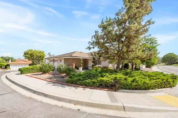 Property Slideshow image 2 of 33 | 17503 plaza dolores, San Diego, CA, 92128