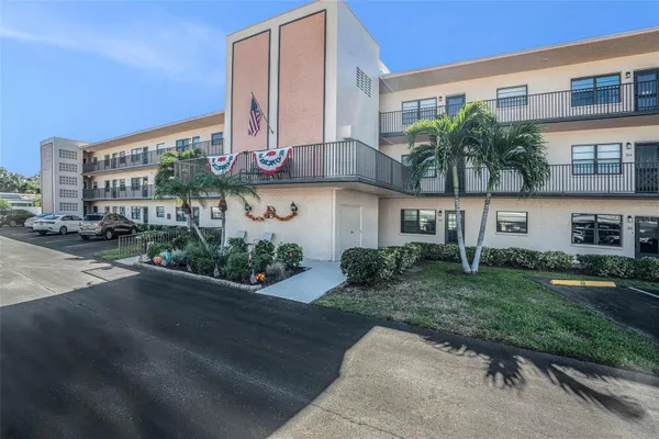 Property Slideshow image 2 of 35 | 5971 terrace park dr n unit 307, St Petersburg, FL, 33709