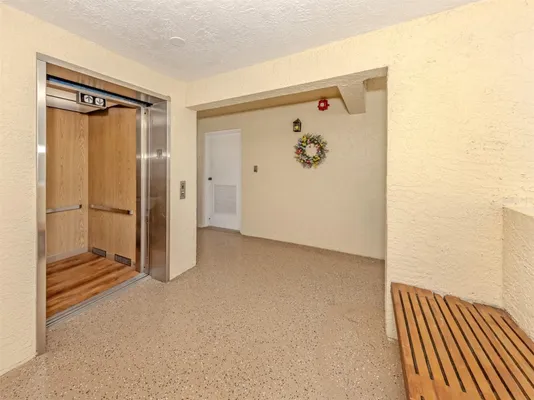 Property Slideshow image 3 of 38 | 925 wexford blvd blvd, Venice, FL, 34293