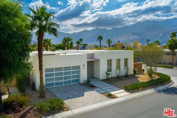 Property Slideshow image 2 of 60 | 4304 vantage ln, Palm Springs, CA, 92262