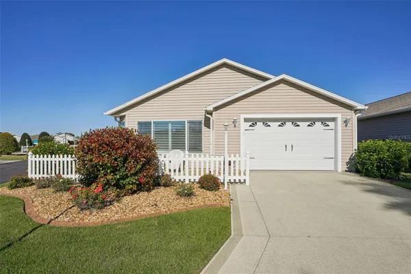 Property Slideshow image 2 of 45 | 1001 greyford ln, The Villages, FL, 32162