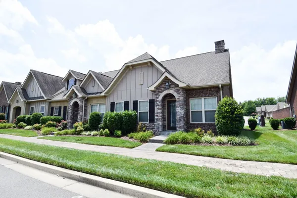 Property Slideshow image 2 of 69 | 236 glennister ct, Gallatin, TN, 37066
