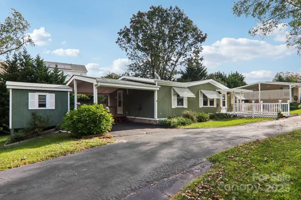 Property Slideshow image 3 of 47 | 226 cranbrook cir, Hendersonville, NC, 28792