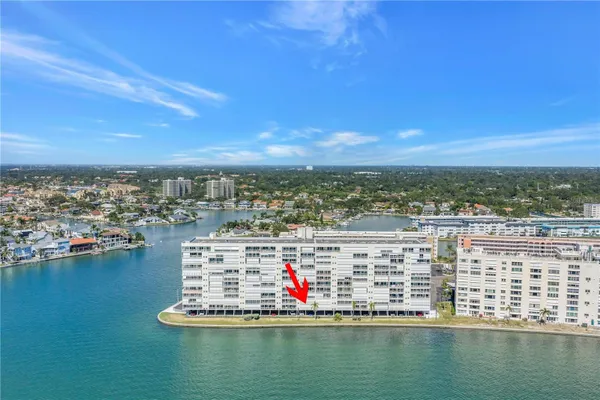 Property Slideshow image 2 of 20 | 6060 shore blvd 106, Gulfport, FL, 33707