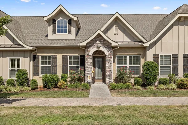 Property Slideshow image 2 of 39 | 161 winslow ct, Gallatin, TN, 37066