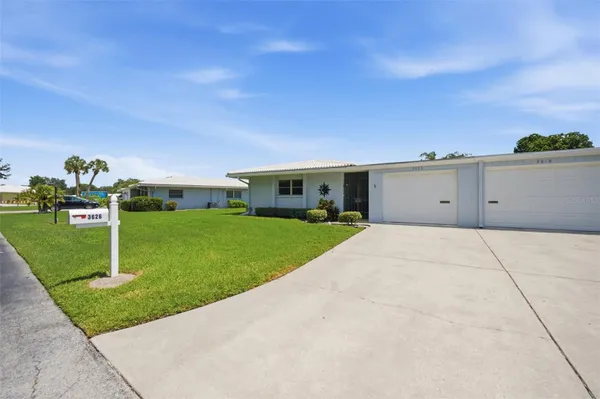 Property Slideshow image 2 of 68 | 3626 medford ln 1537, Sarasota, FL, 34232