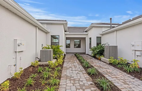 Property Slideshow image 2 of 34 | 18836 indian rock pl, Lakewood Ranch, FL, 34211