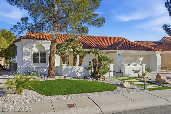 Property Slideshow image 3 of 91 | 2920 crown ridge dr, Las Vegas, NV, 89134