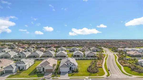 Property Slideshow image 3 of 87 | 16306 isola pl, Lakewood Ranch, FL, 34211