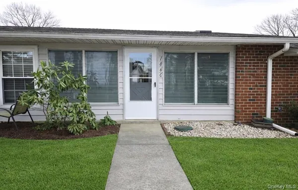 Property Slideshow image 2 of 25 | 186 ventry ct unit c, Ridge, NY, 11961