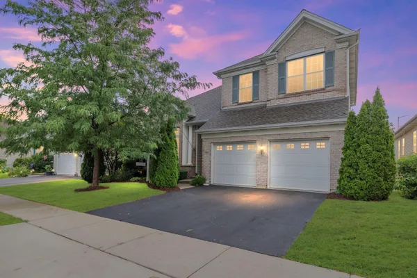 Property Slideshow image 2 of 43 | 3848 valhalla dr, Elgin, IL, 60124